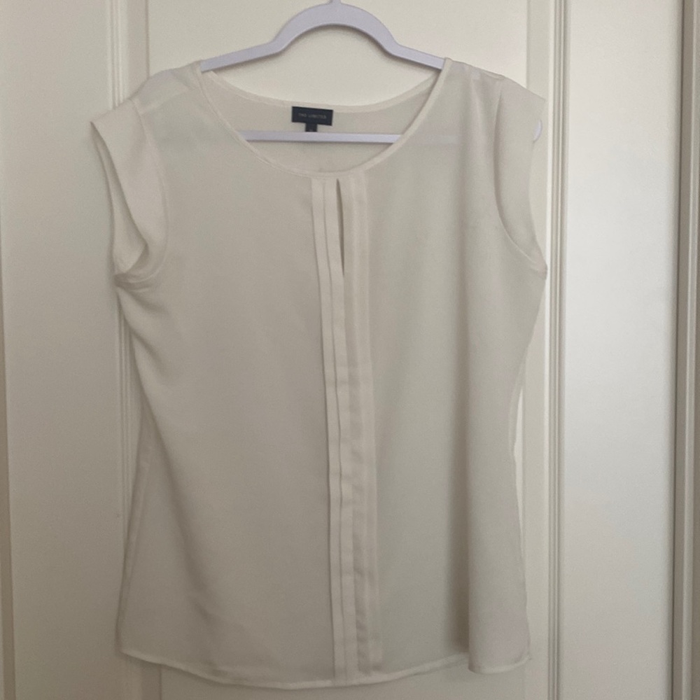 Cap sleeve tank blouse cream/white with small keyhole and pleating detail